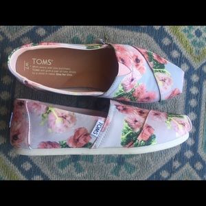 Like new Pink & light Blue floral TOMS - 7